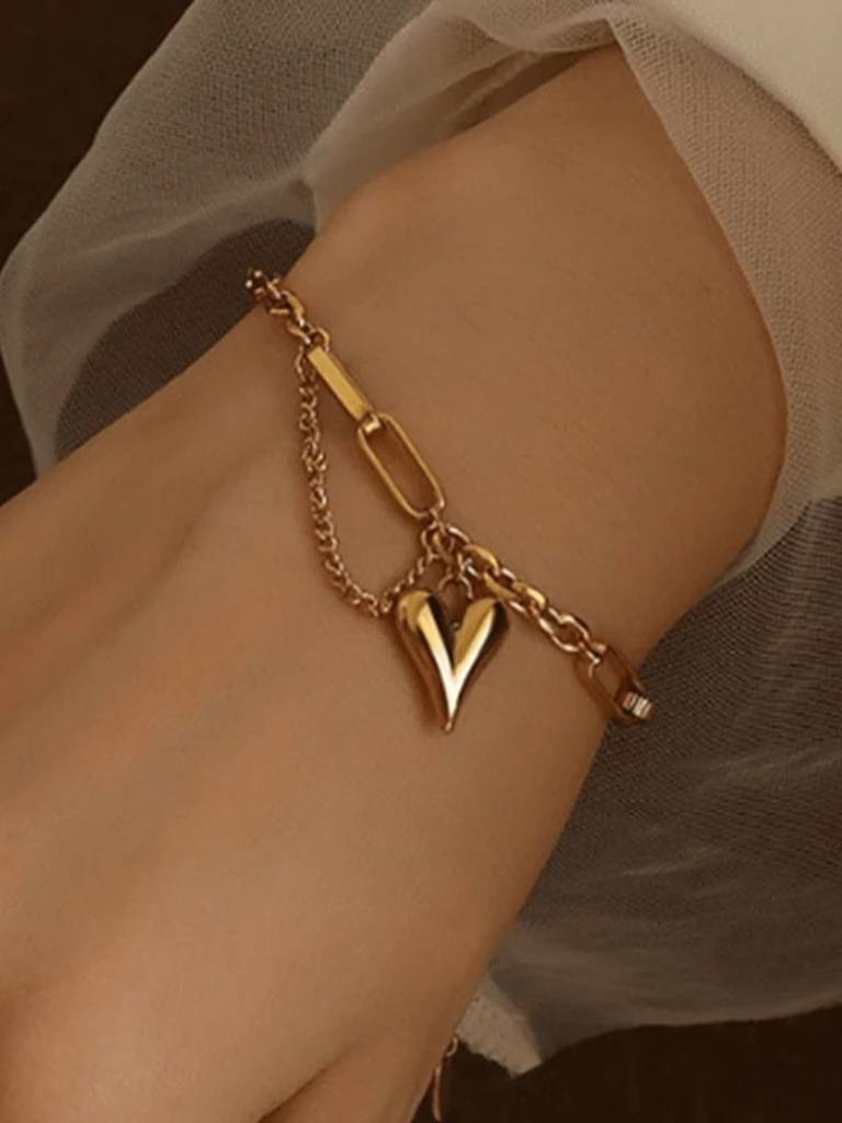 Heart Charm Linked Chain Bracelet Â 18K Gold, Adjustable & Anti-Tarnish : ATCB705HCLB