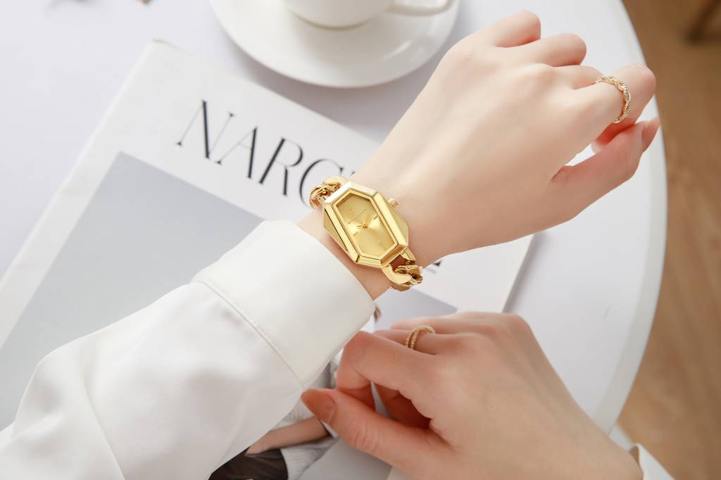 Giordano Stylish Analog Watch For Women Â Hexagon Dial, Trendy Chain Link Stainless Steel Strap, Elegant Dress : GZ-60122-33