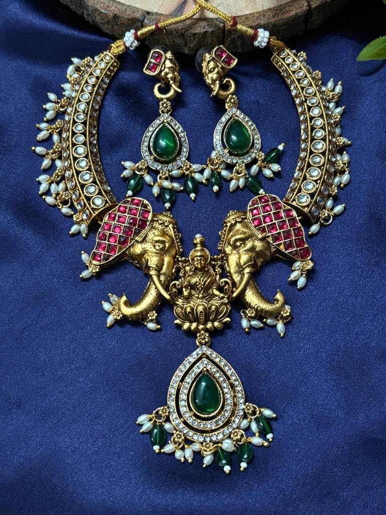 Gold-Plated Green Stone-Studded Temple Hasli Necklace Jewellery Set : VI26JSTJ100011