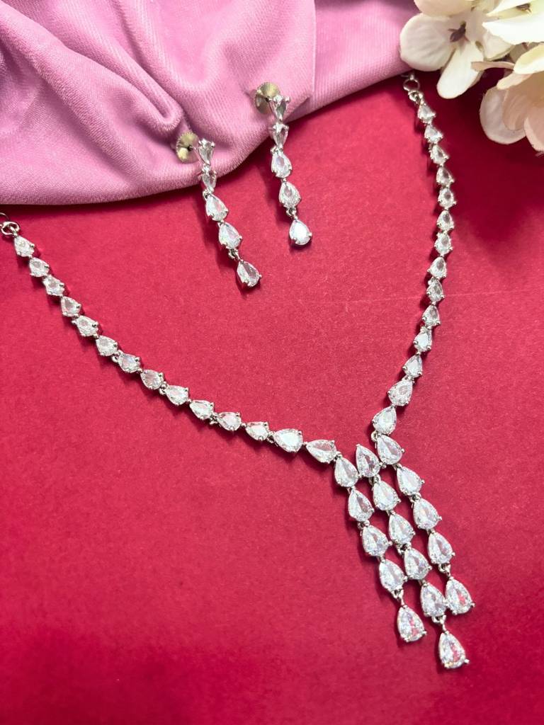 Rhodium-Plated White Ad & Cubic Zirconia Studded Premium Necklace Jewellery Set : VI25JSAD1000028
