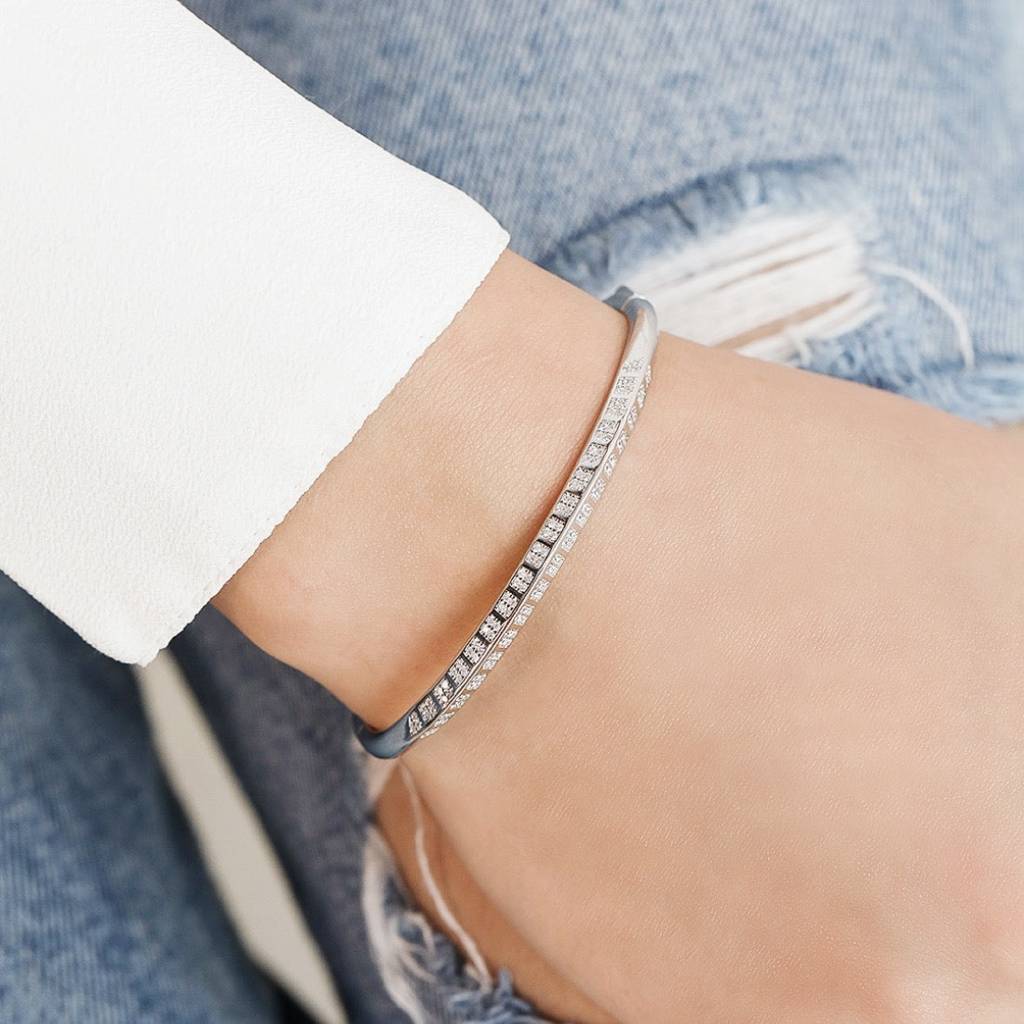 Classy 925 Sterling Silver Bracelet : BR-80142