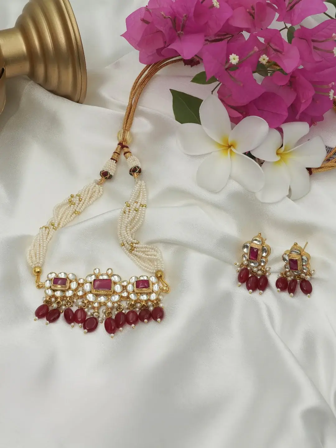 Bridesmaid'S Kundan Choker Set With Red Stones And White Beads : QJSEP122