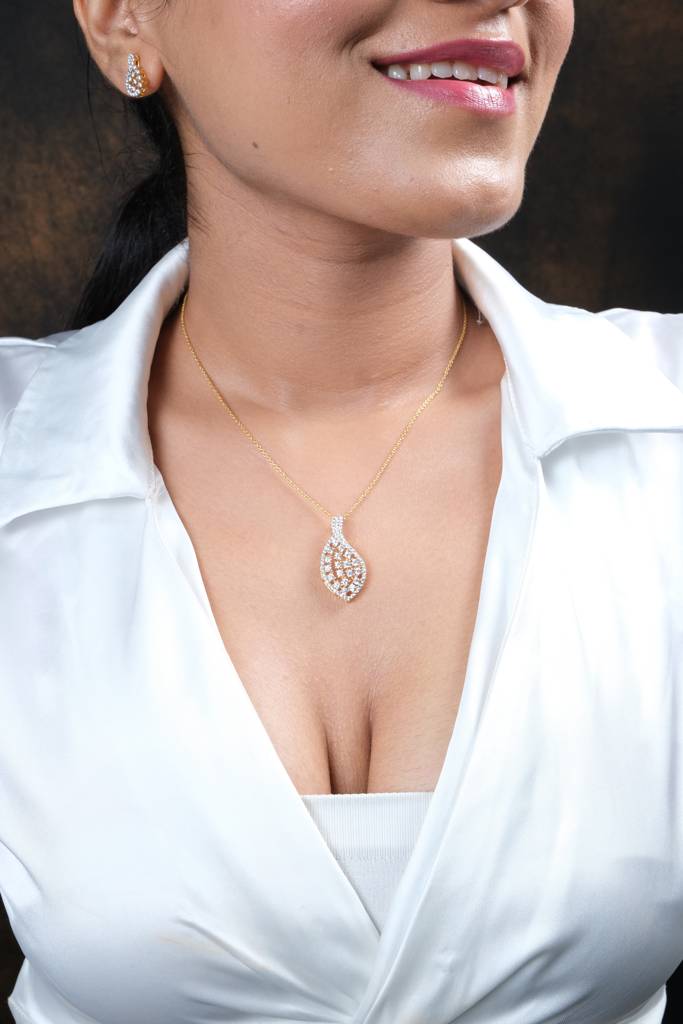 Teesta Pendant Set : CS25G