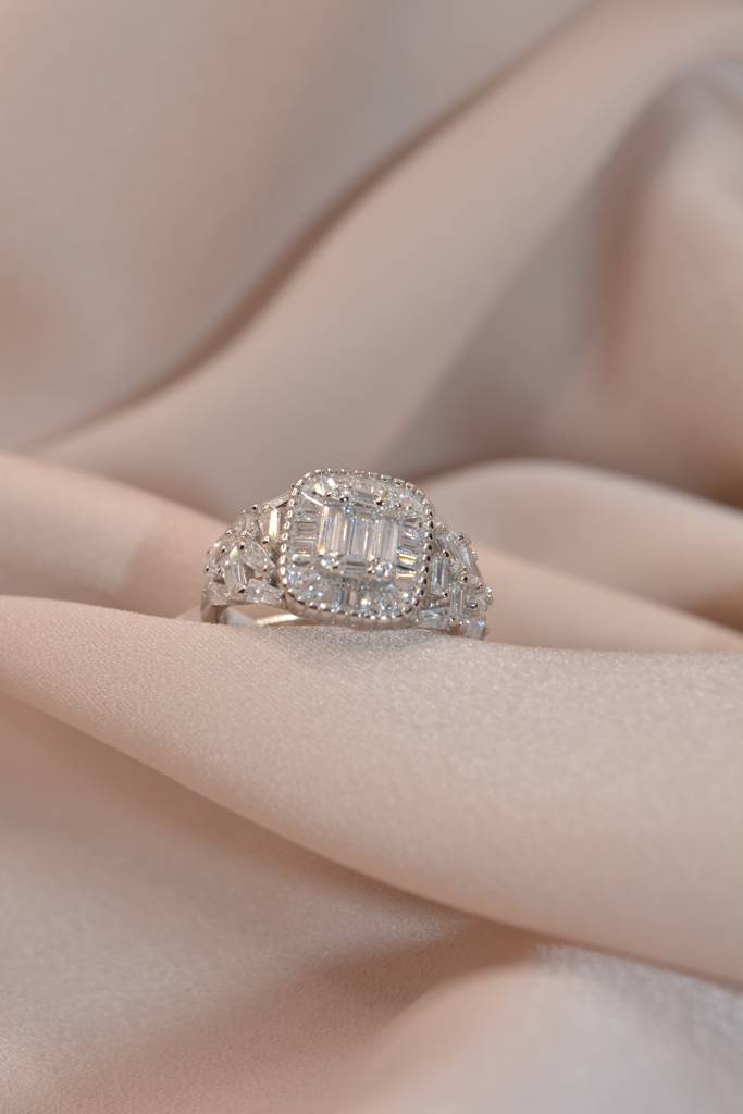White Gold Elegance Ring : 405