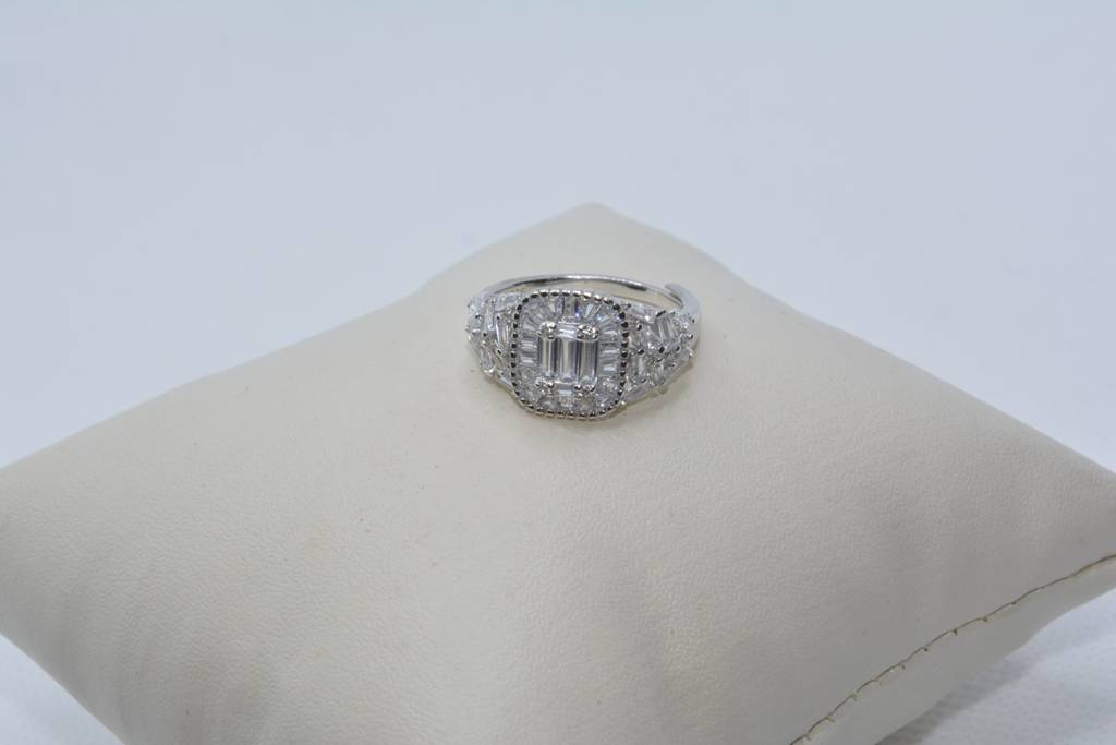 White Gold Elegance Ring : 405
