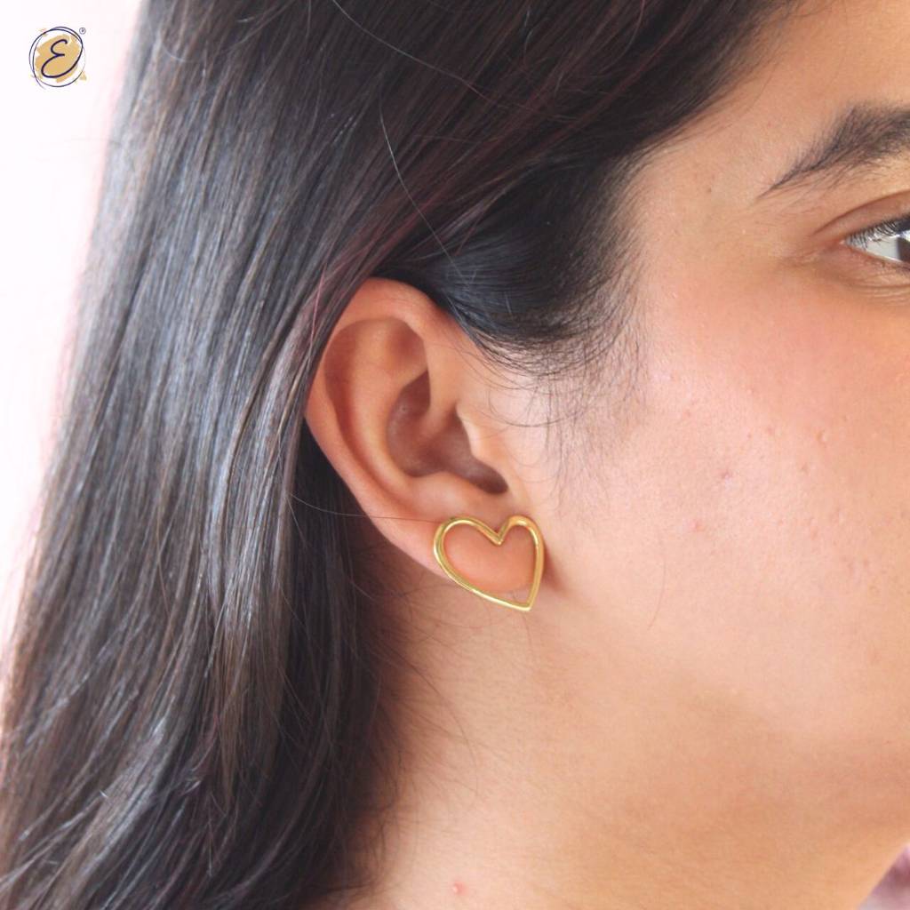 Chã©Ri Studs : EASHS