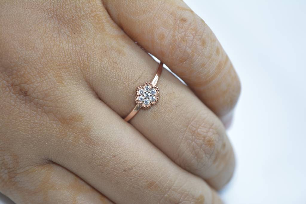 Dainty White Floral Ring : 417