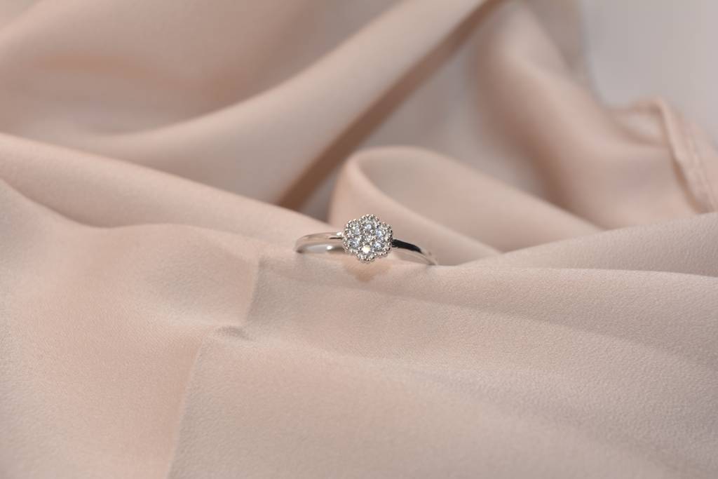 Dainty White Floral Ring : 417