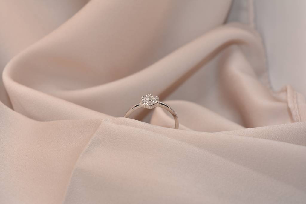 Dainty White Floral Ring : 417