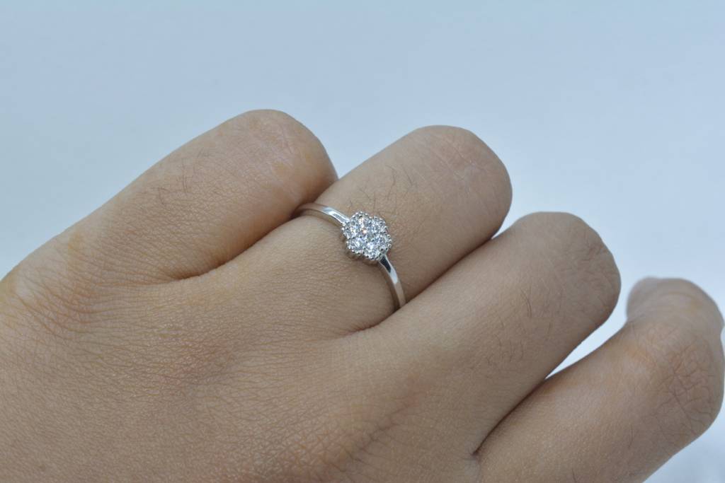 Dainty White Floral Ring : 417