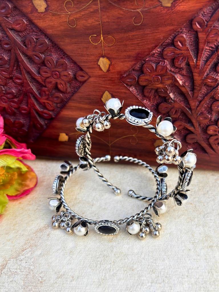 Set Of 2 Silver-Plated Beaded Kashmiri Bangles : VI26BC100055