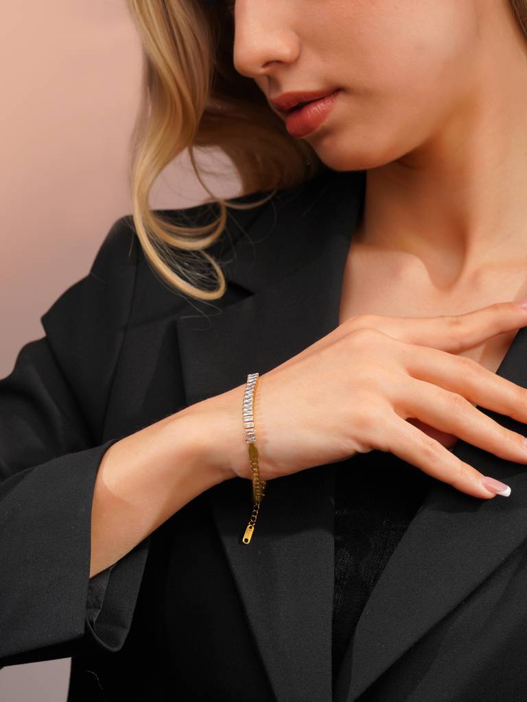 Linear Crystal Bar Adjustable Bracelet : 0065-DB