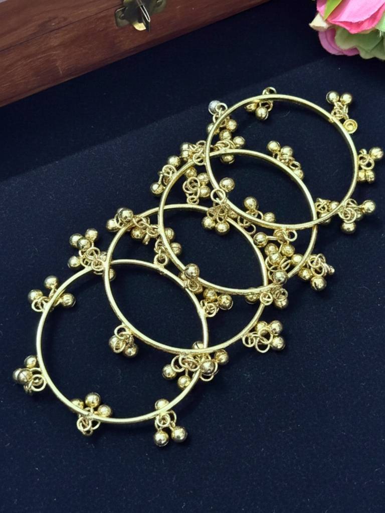 Set Of 4 Embellished Ghunghroo Kashmiri Bangles : VI25BC100022