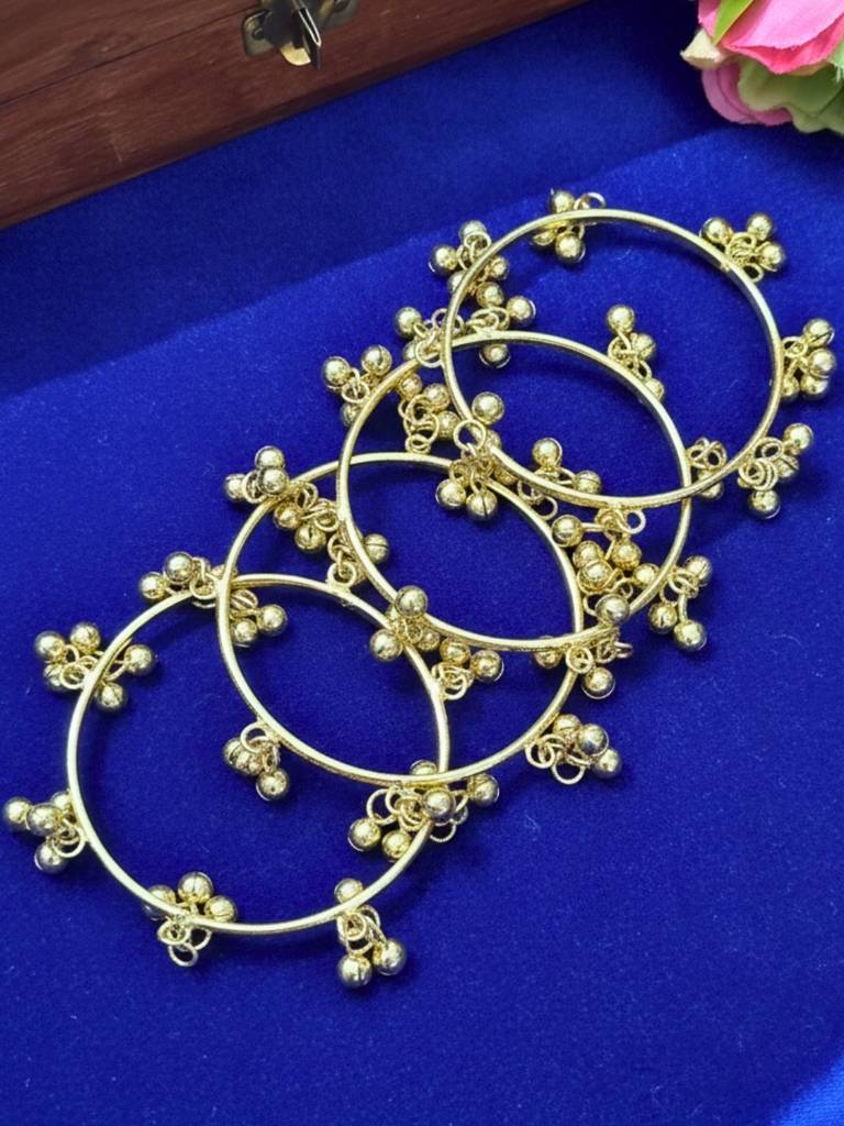 Set Of 4 Embellished Ghunghroo Kashmiri Bangles : VI25BC100022