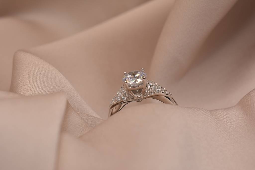Sparkling Solitaire Charm Ring : 462