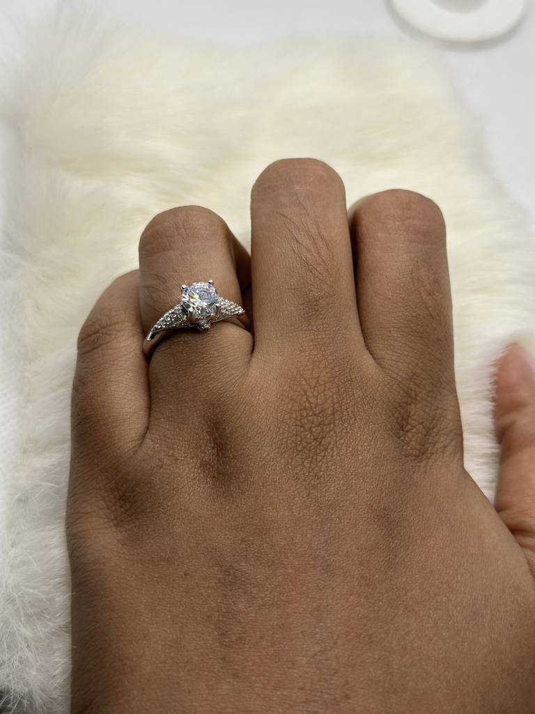 Sparkling Solitaire Charm Ring : 462