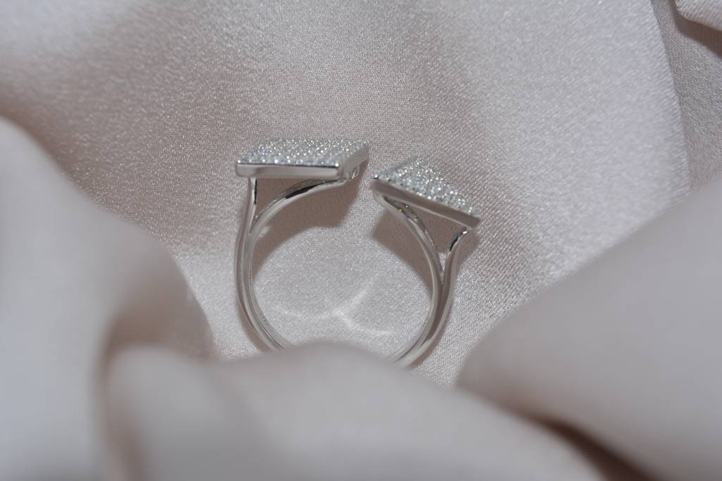 Contemporary Angles Ring : 475