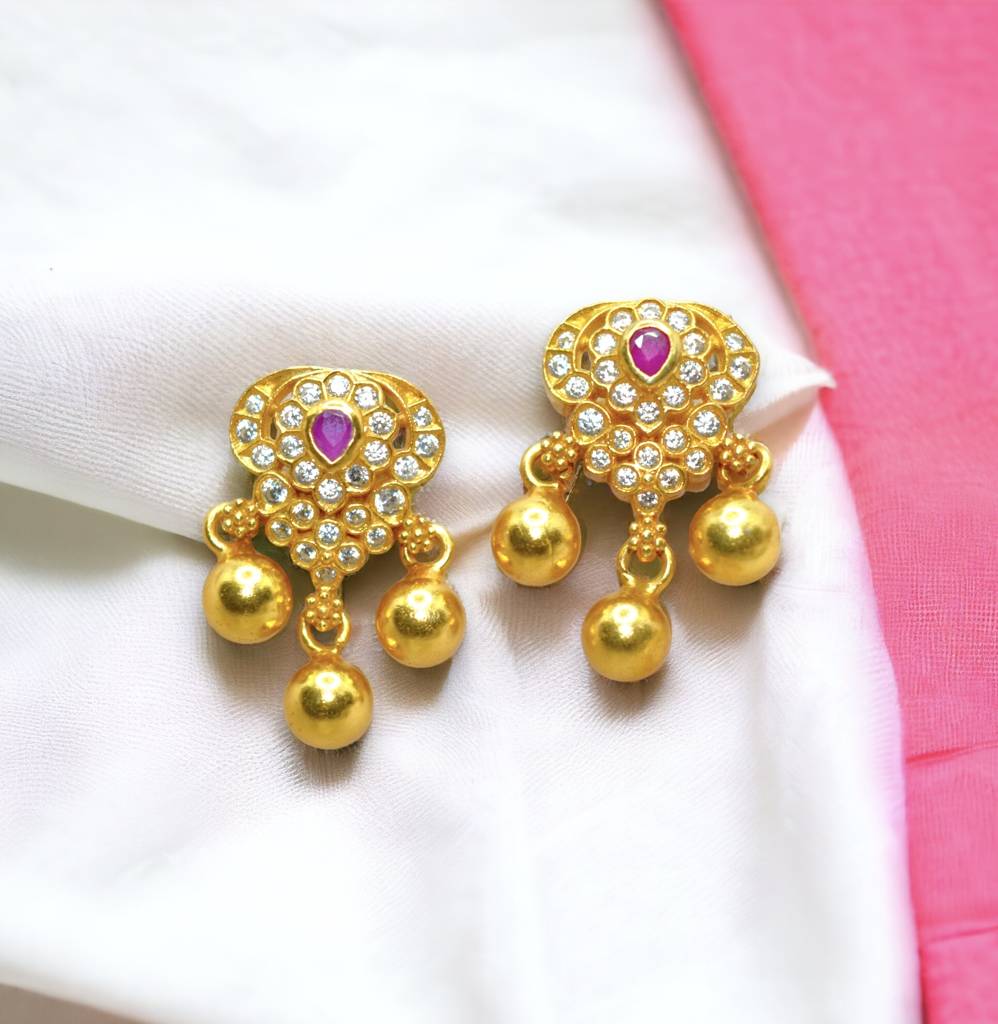 Golden Hearts Delight Earrings : 485