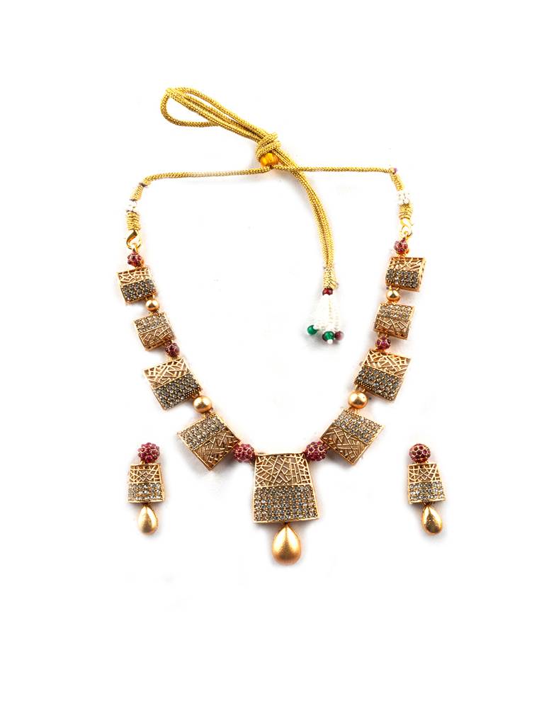 Handcrafted Ad Stone Square Necklace Set : SATJS334