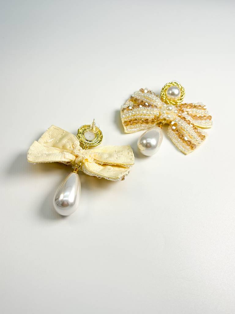 Vintage Couture Pearl Bow Earrings : E0035