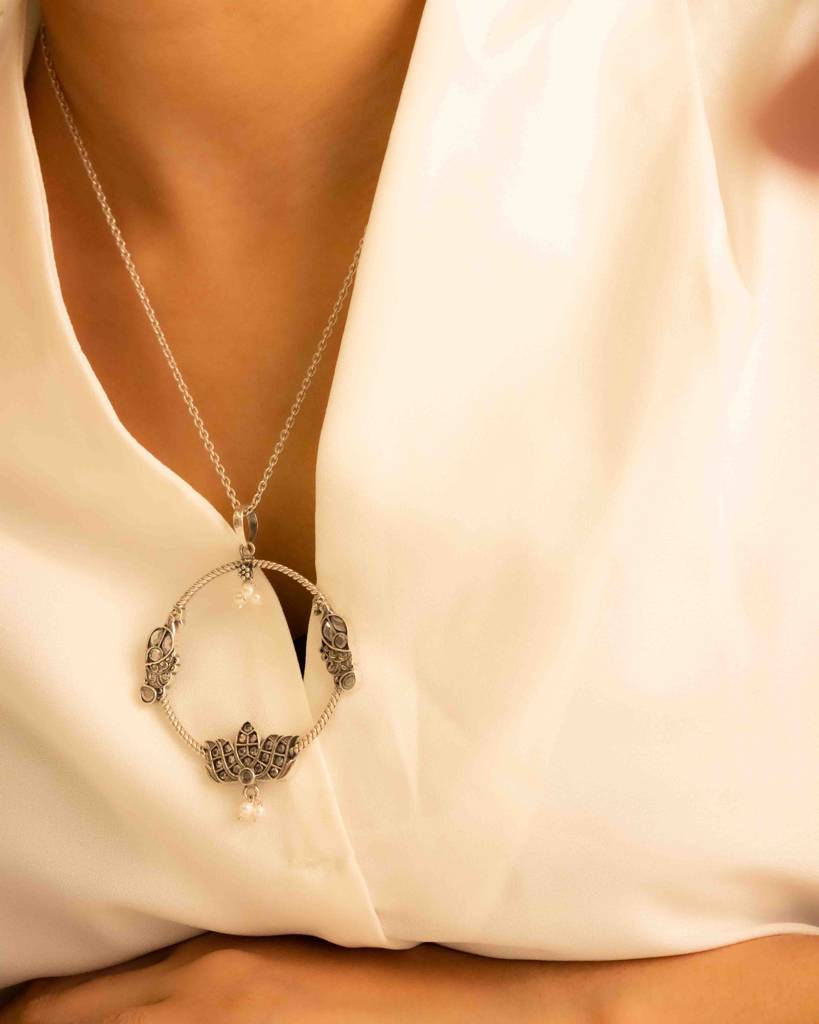 925 Sterling Silver Essence Fine Parrot Lotus Motif Necklace : SN098454