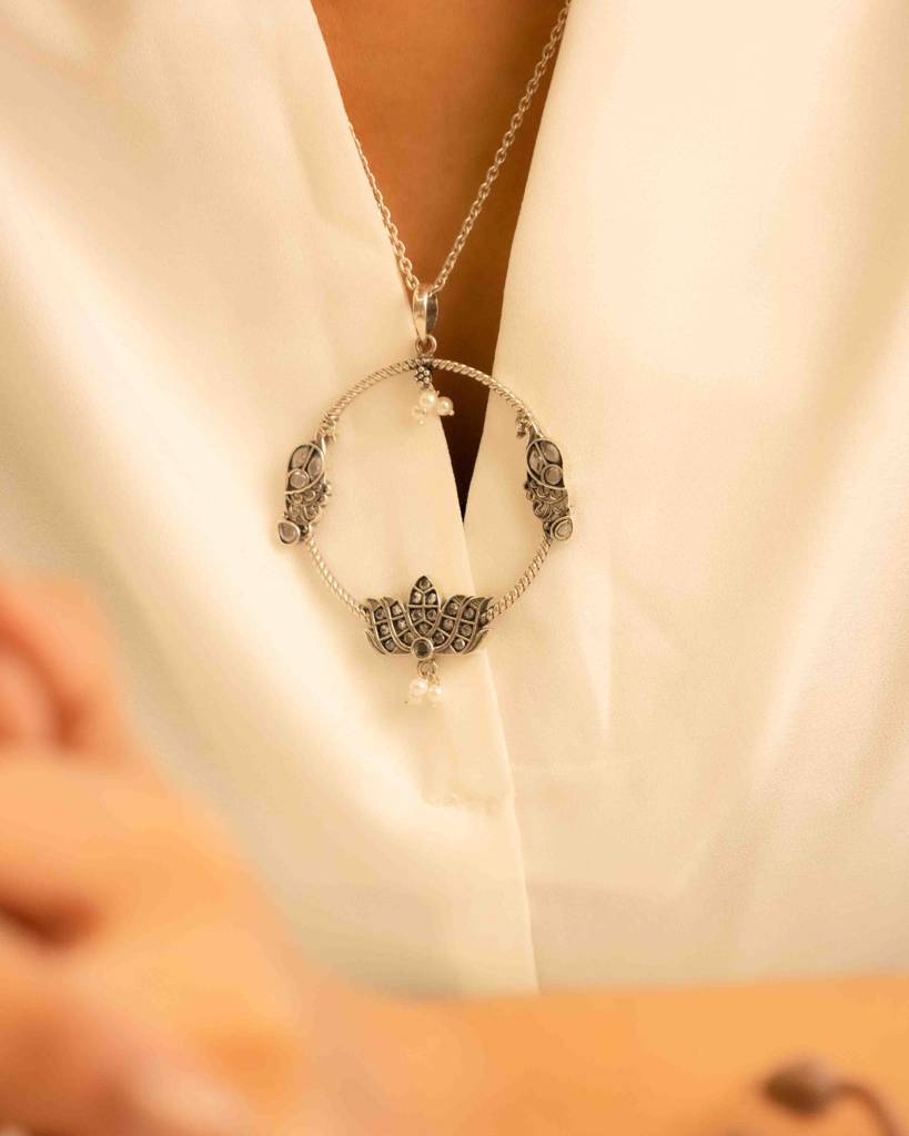 925 Sterling Silver Essence Fine Parrot Lotus Motif Necklace : SN098454