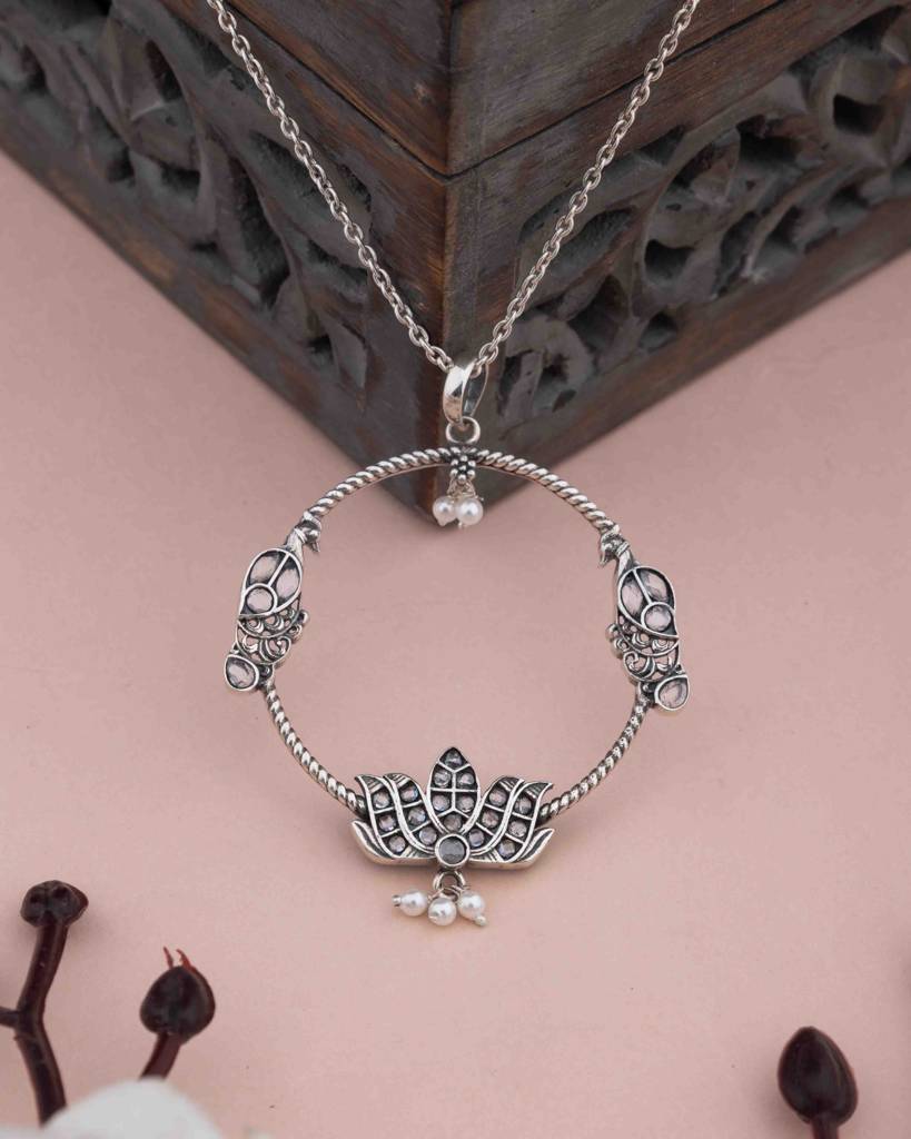 925 Sterling Silver Essence Fine Parrot Lotus Motif Necklace : SN098454