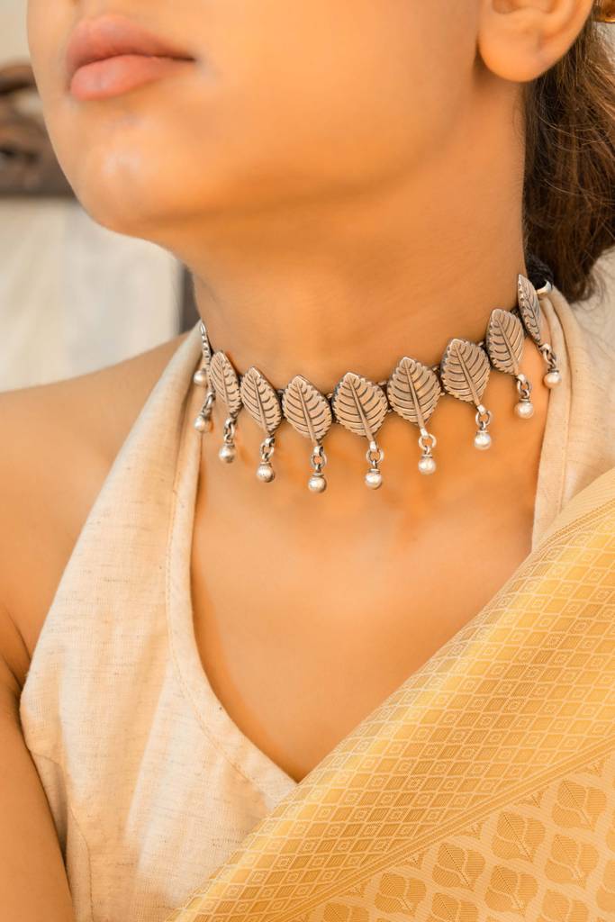 925 Sterling Silver Adya Intricate Leaf Drop Choker : SN1155
