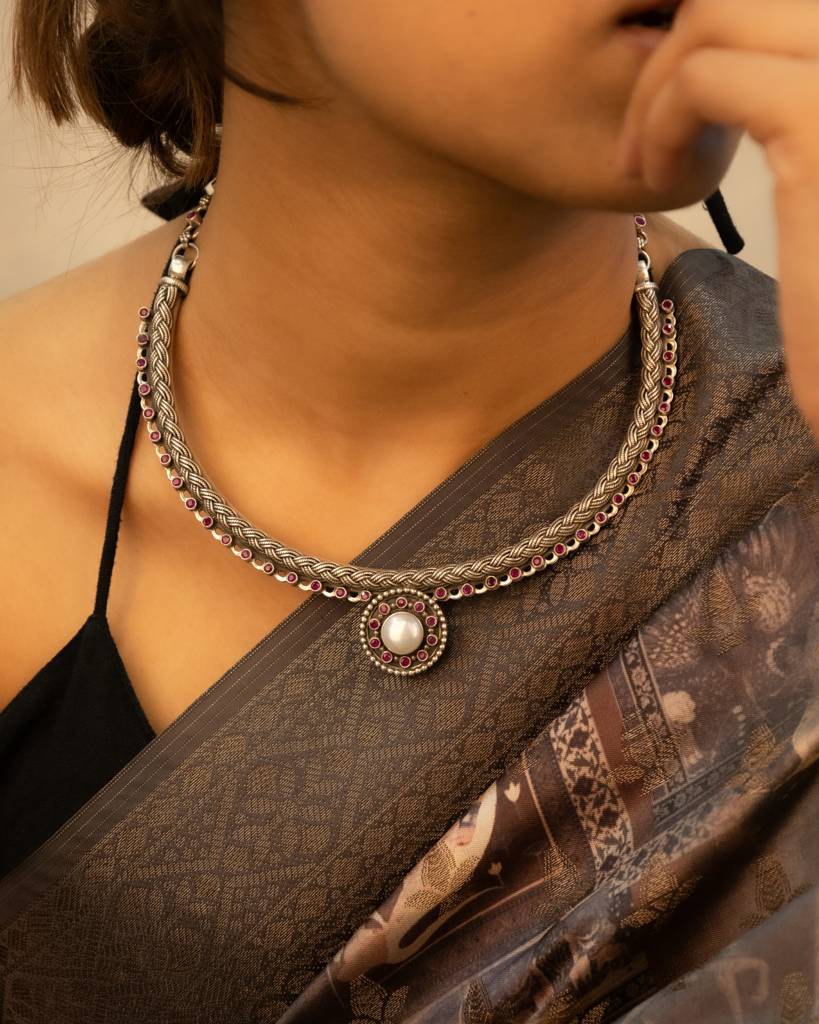 Tattva Braid Knot Detailed Jadau Hasli : SN204011