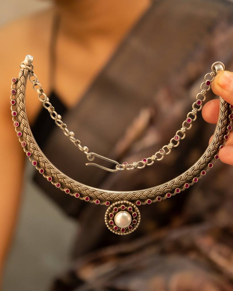 Tattva Braid Knot Detailed Jadau Hasli : SN204011