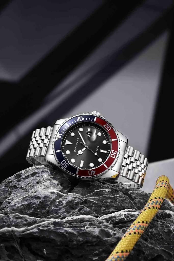 Giordano Analog Quartz Watch For Men – Round Dial With Rotating Bezel, Luminous Hour Markers, Stainless Steel St : GZ-50168-22