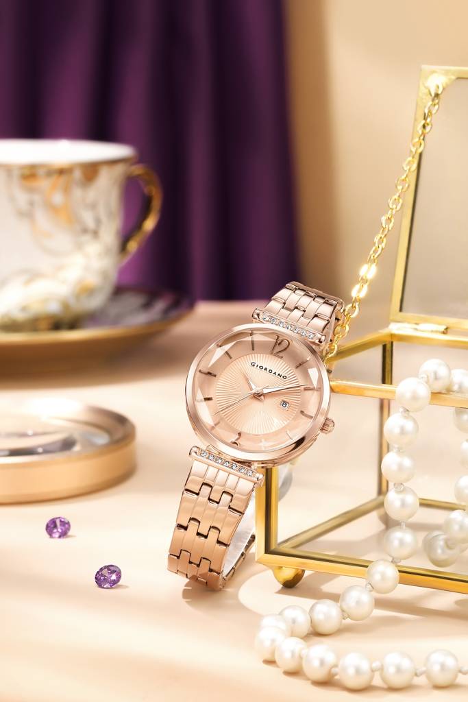 Giordano Exquisite Analog Watch For Women With Round Cut Glass Textured Dial, Stainless Steel Strap And Date Dis : GZ-60111-44