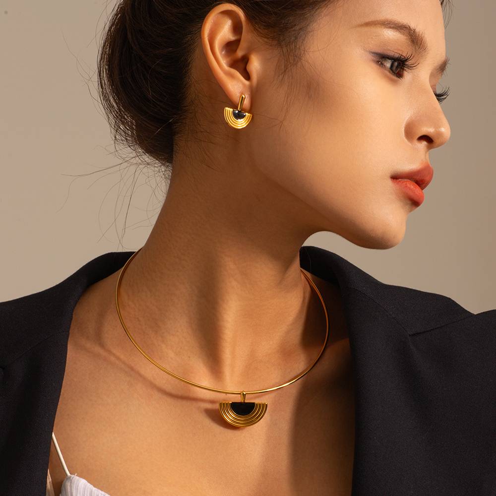 Mystic Black Gold Enamel Earrings : JD-ER-DG-01
