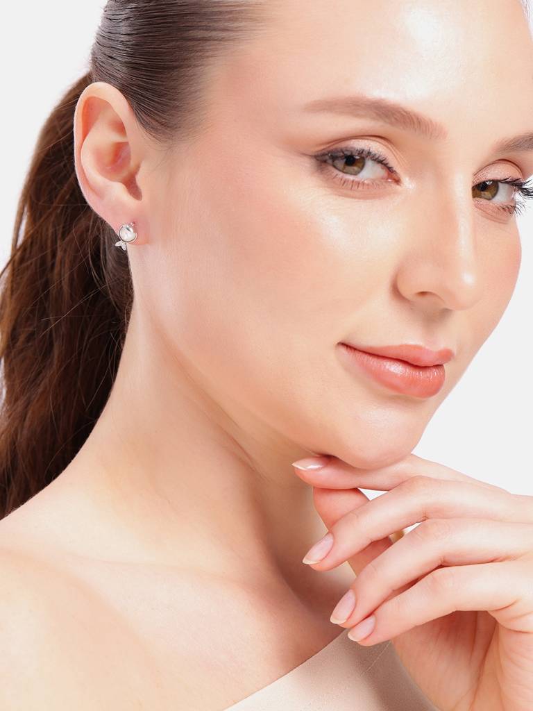 Silver Little Pearl Fish Stud Earrings : WER00062