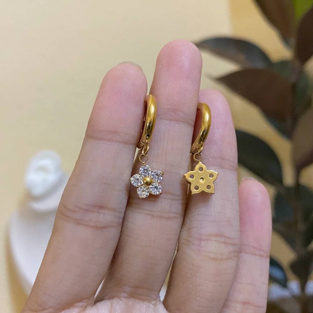 Flower Drop Earrings - 18K Gold Plated : ERTTT075