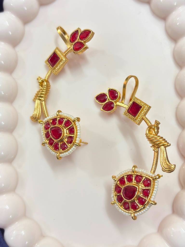 Gold-Plated Kundan Stone Studded & Beaded Peacock Shaped Ear Cuff : VI26EROX100227