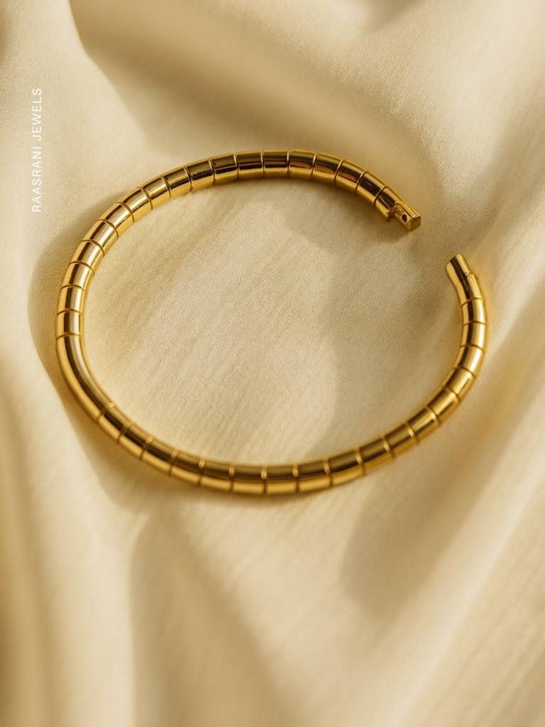 Coil Bangle & Green Heart Cuff Bracelet Combo, 18K Gold-Plated : CBR014CBG