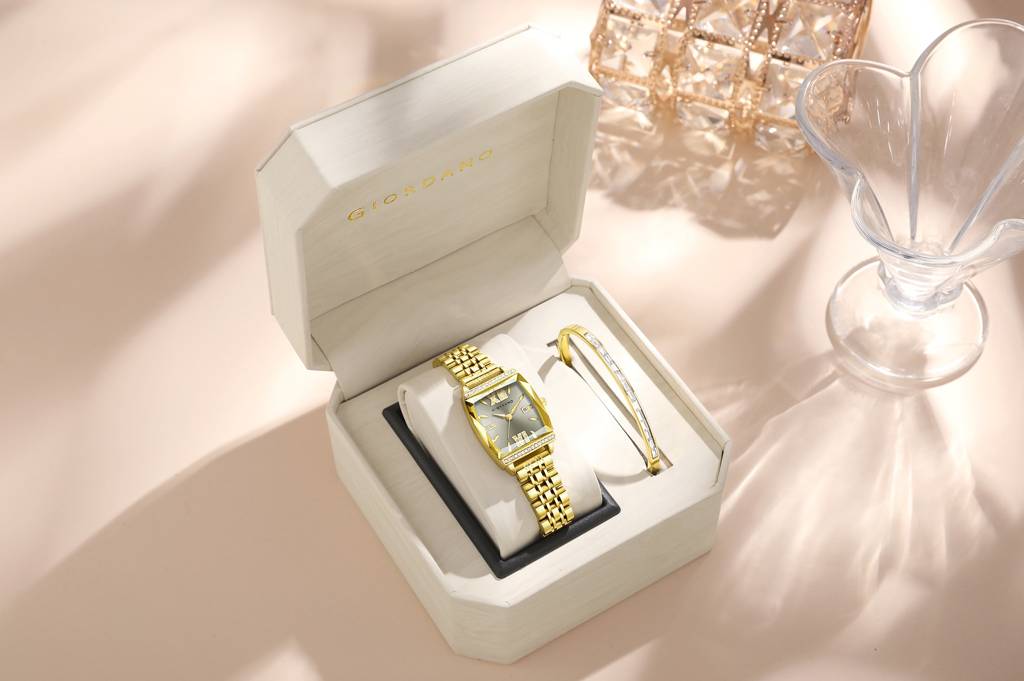 Giordano Analog Watch With Bracelet Set For Women – Cut Glass Square Dial, Crystal Roman Indices And Stainless S : GZ-60117-55