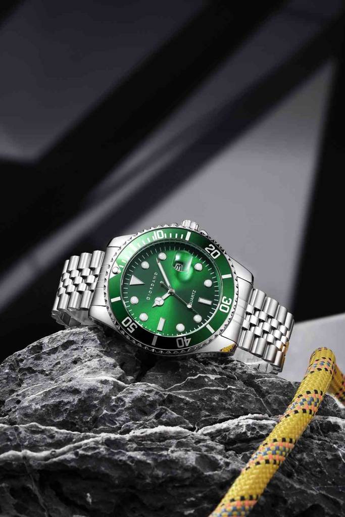 Giordano Analog Quartz Watch For Men – Round Dial With Rotating Bezel, Luminous Hour Markers, Stainless Steel St : GZ-50168-33