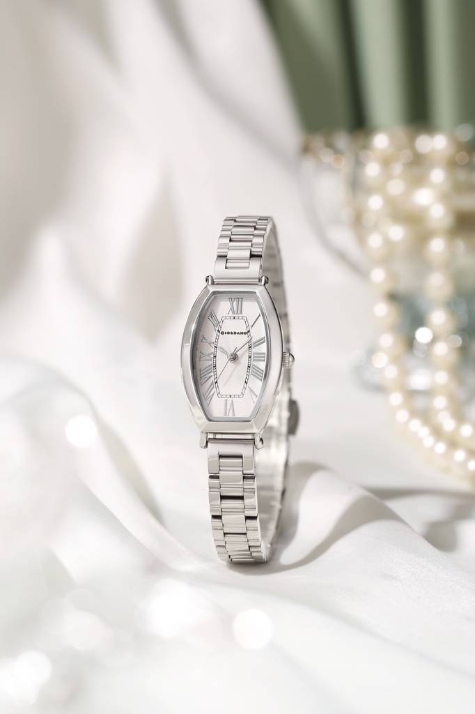 Giordano Silver Oval Shape Dial Watch For Women – Elegant Roman Numerals, Stainless Steel Strap, Sleek Analog De : GZ-60100-11