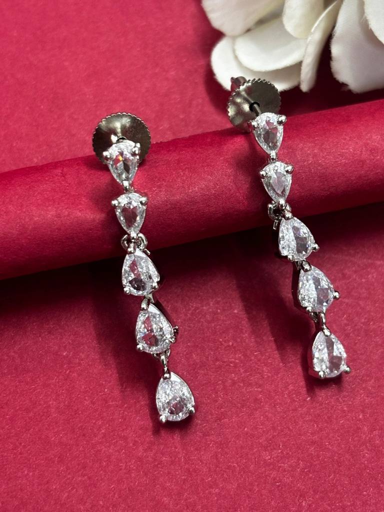 Rhodium-Plated White Ad & Cubic Zirconia Studded Premium Necklace Jewellery Set : VI25JSAD1000028