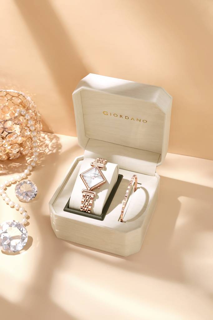 Giordano Rose Gold Analog Watch For Women With Bracelet Set – Diamond-Shaped Shimmer Dial, Crystal Detailing & S : GZ-60106-11