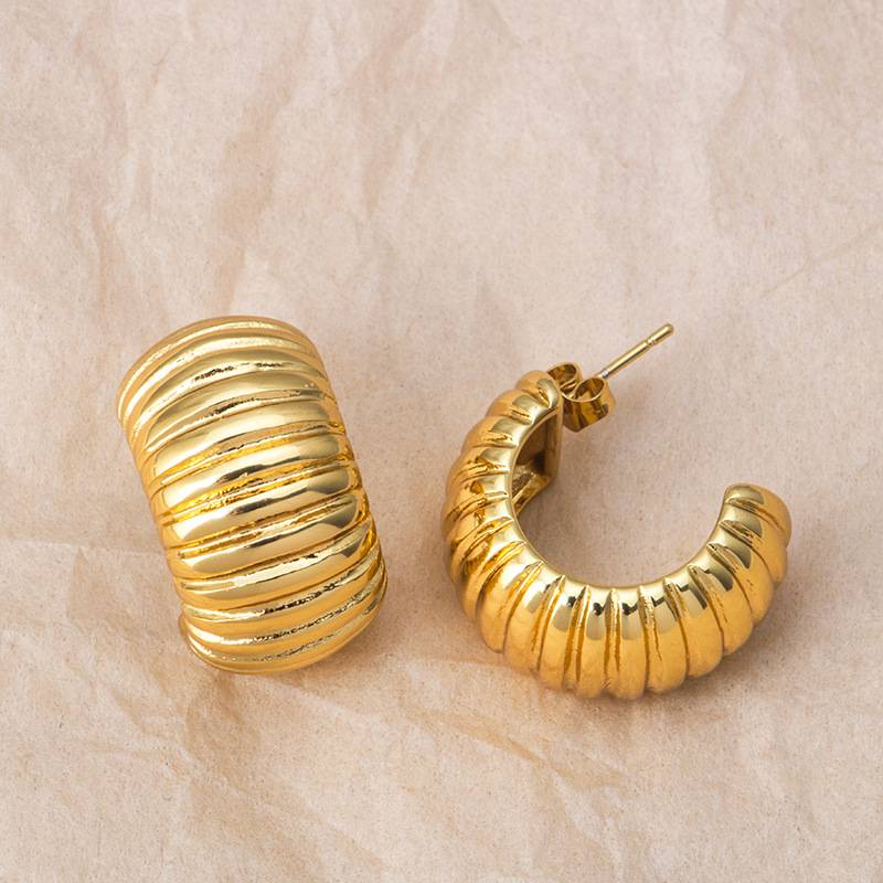 Chic Gold Hoops : ChicGoldHoops-LT-ER-HG-17