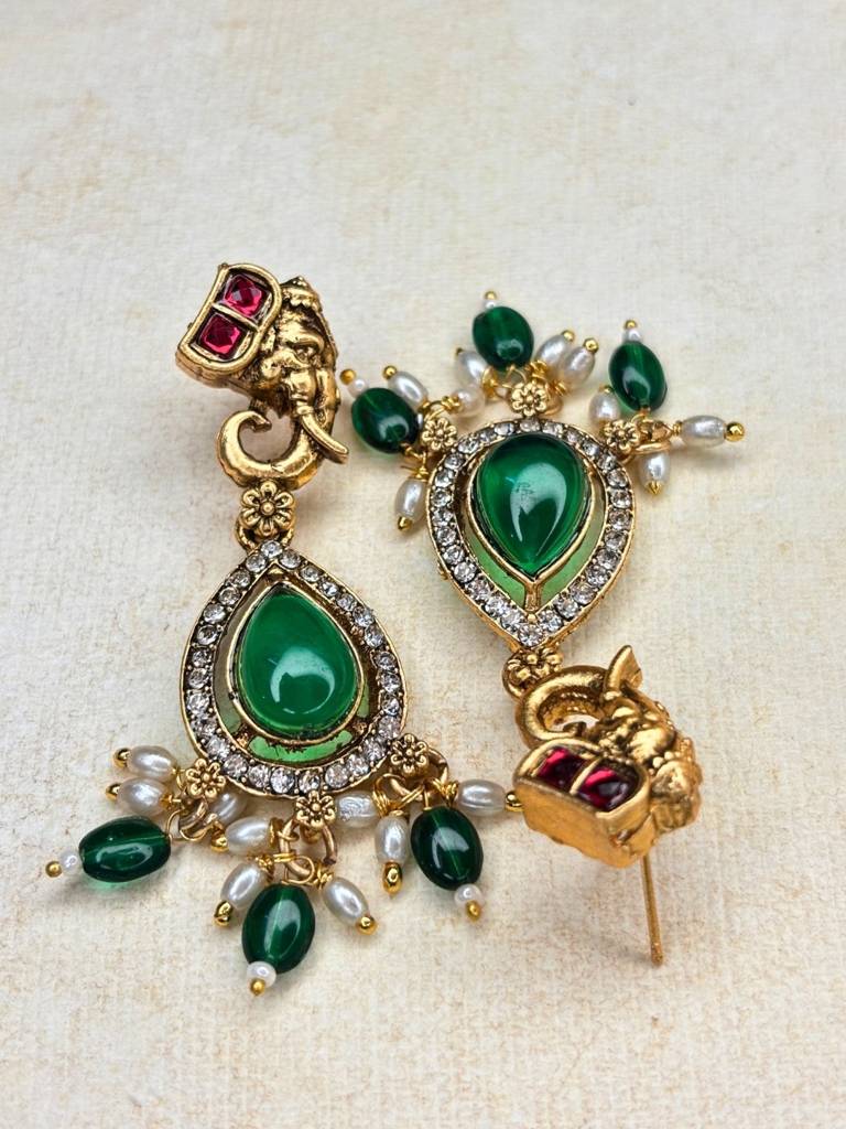 Gold-Plated Green Stone-Studded Temple Hasli Necklace Jewellery Set : VI26JSTJ100011