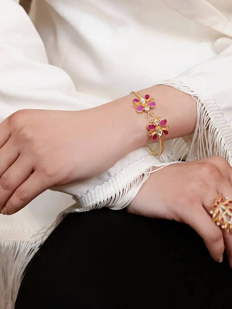 Two Butterfly Motif Silver Bangle : U080SO010LB0600