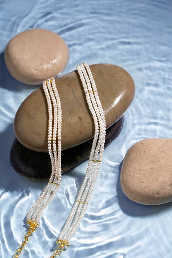 Sanren - Triple Freshwater Pearl Choker : NCK-SANREN-PRL-WHT