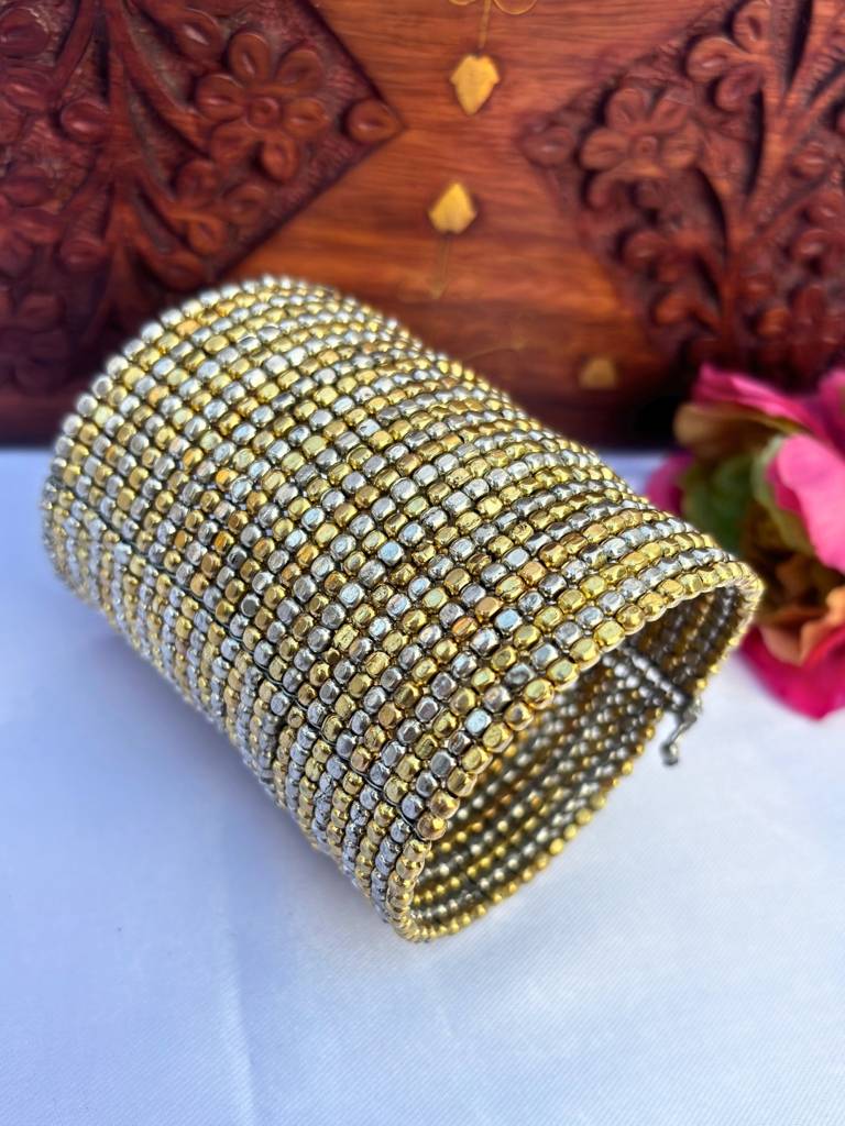 Women Oxidised Cuff Bracelet : VI26BC100071
