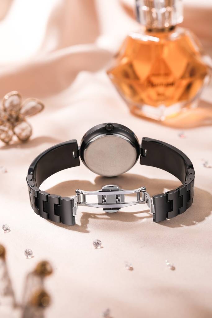 Giordano Luxurious Analog Watch For Women With Elegant Diamond Cut Glass And Stainless Steel Strap - Gz-60082 : GZ-60082-11