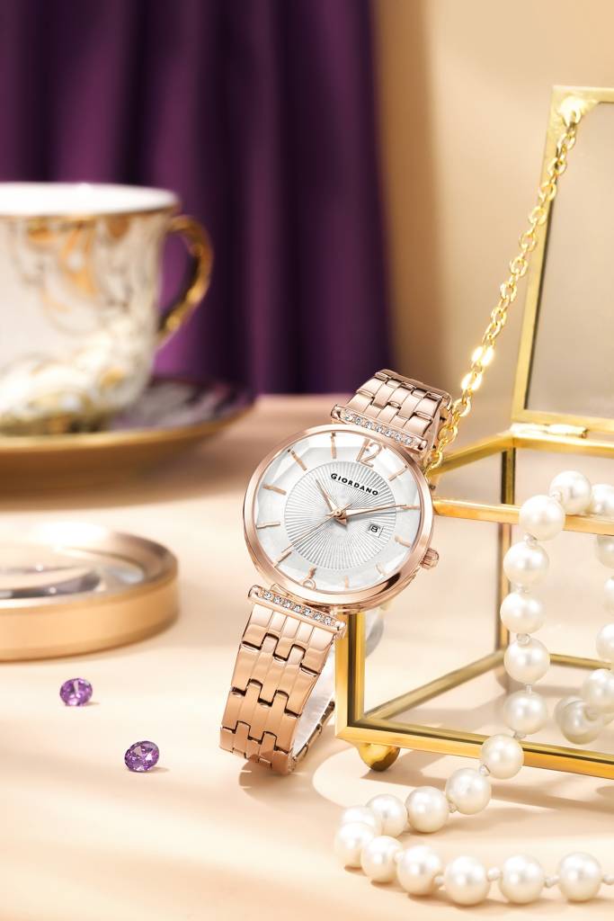 Giordano Exquisite Analog Watch For Women With Round Cut Glass Textured Dial, Stainless Steel Strap And Date Dis : GZ-60111-33