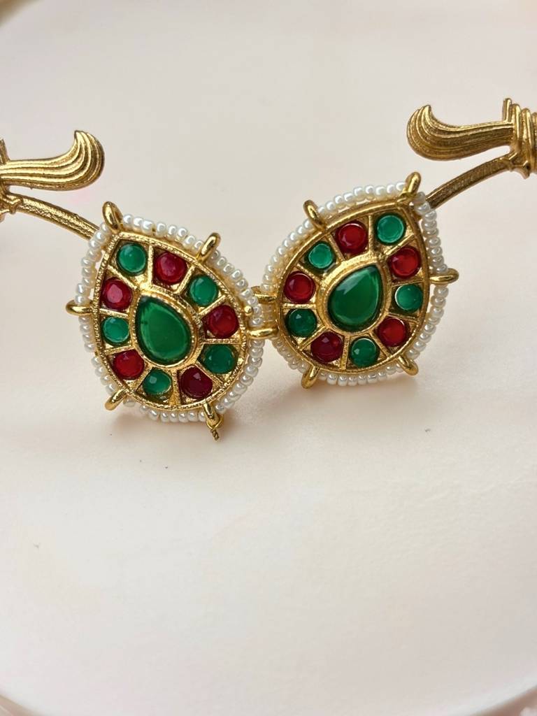 Gold-Plated Kundan Stone Studded & Beaded Peacock Shaped Ear Cuff : VI26EROX100228